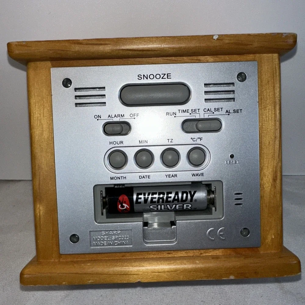 VTG Sharp SPC323 Wood Frame Atomic Desktop Clock Alarm Temperature Date